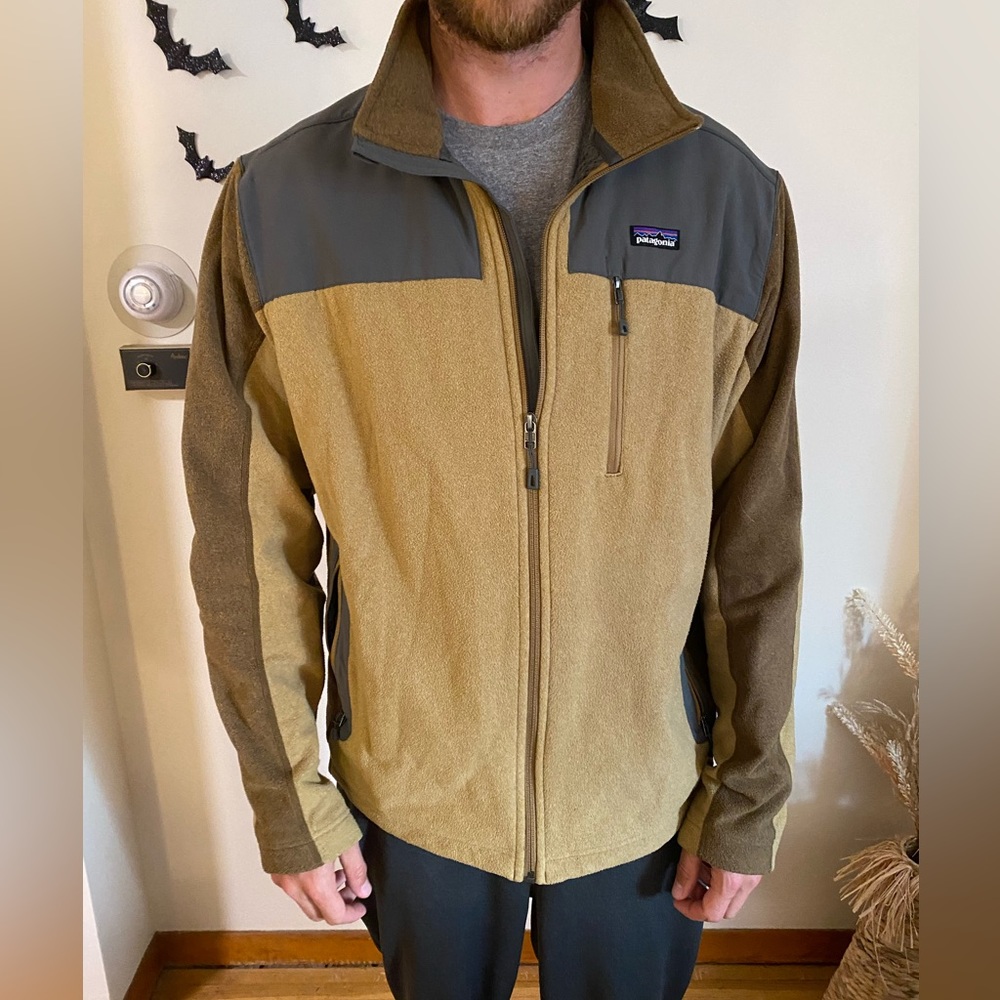 Men’s Patagonia fleece jacket